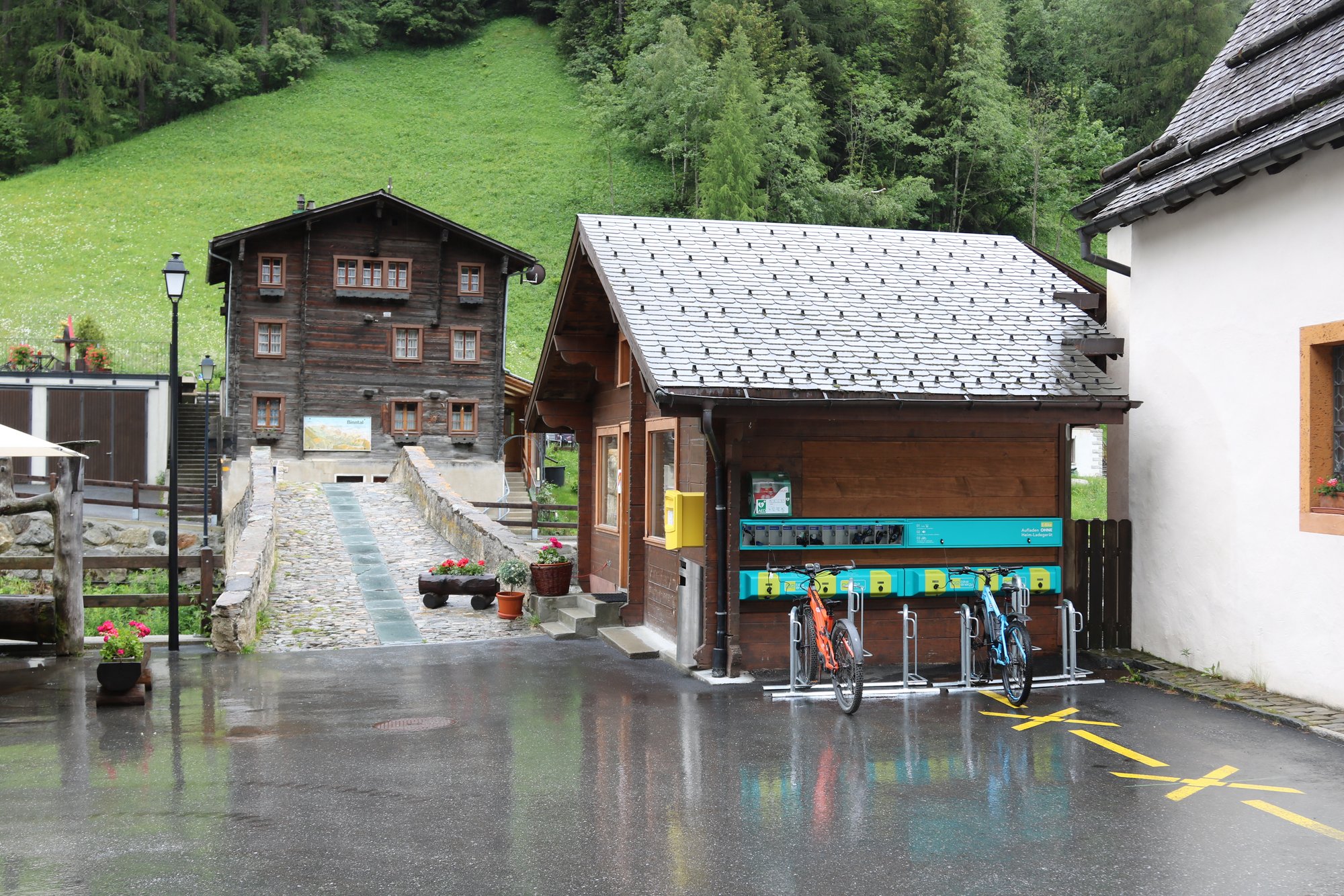 E-Bike Ladestation im Binntal für Mountainbike Fahrer