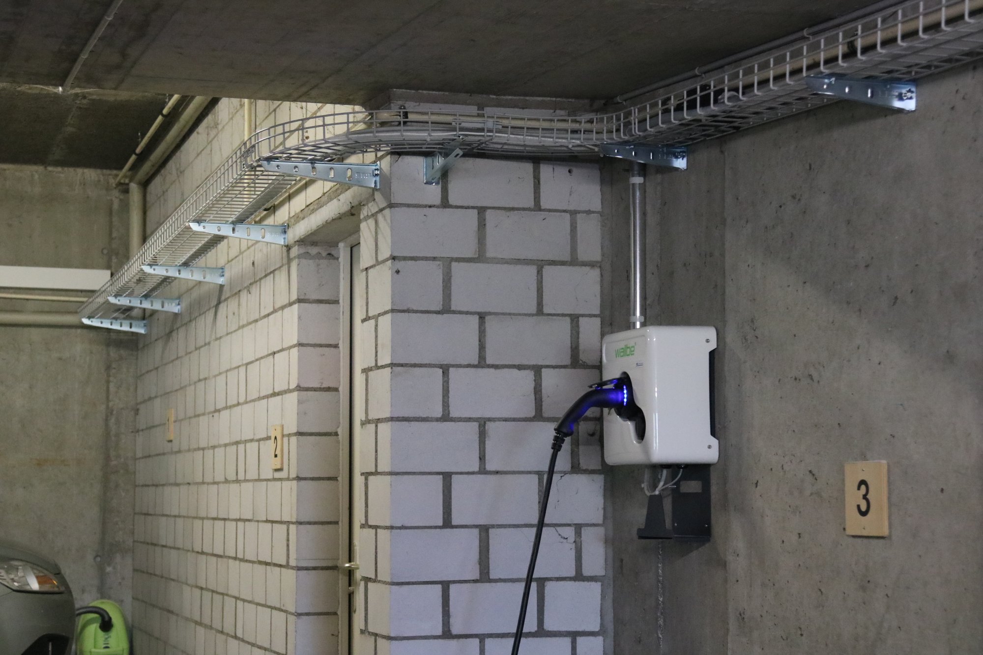 Einstellhalle mit Wallbe Ladestation dynamisches Lastmanagement Elektroauto Ladestation